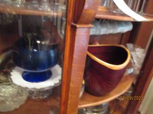 lot 40 image: Assortment of lead crystal serving pieces