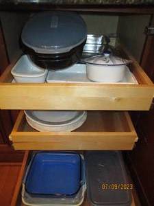 lot 44 image: Assortment of Cobalt bakeware