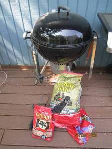 lot 48 image: Near new looking Weber charcoal grill