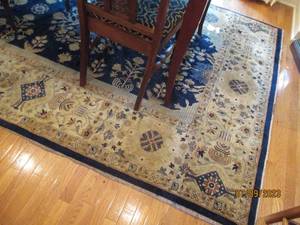 lot 51 image: 5ft7ft accenting area rug