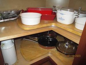 lot 59 image: Kitchen Bakeware, cookware and more