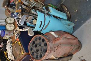 lot 200 image: Golf Club Set with extra bag