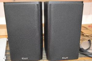 lot 203 image: KLH Audio System Speakers.