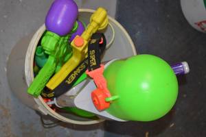 lot 205 image: Super Soaker Bucket