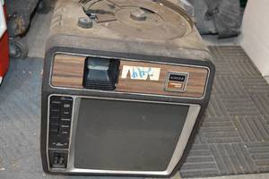 lot 214 image: Vintage Singer Carousel Slide Projector