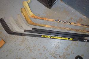 lot 222 image: Ice  Street Hockey sticks 5ct.