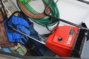 lot 234 image: Toro S-620 electric start gas power shovel