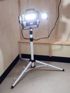 lot 40 image: Adjustable LED Shop Light