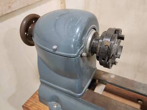 lot 6 image: Heavy Duty Woodworking Lathe