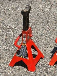 lot 22 image: Set of 3 Ton Jack Stands