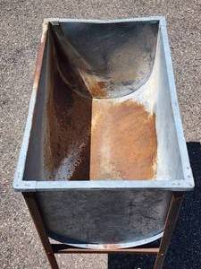 lot 35 image: Multi Purpose Metal Yard Bin