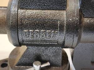lot 7 image: Awesome Bessey Workbench Vise
