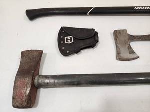 lot 32 image: (2) Hand Log Splitters & (1) Hatchet