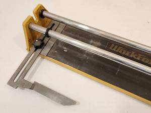 lot 41 image: Workforce Hand Tile Cutter