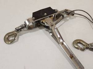 lot 65 image: Come Along Cable Winch