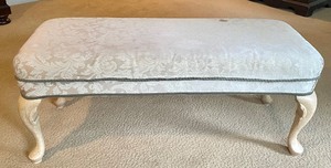 lot 129 image: Vintage Upholstered Bench