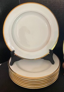 lot 140 image: White China with Golden Detailing