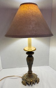 lot 168 image: Lovely Vintage Table Lamp