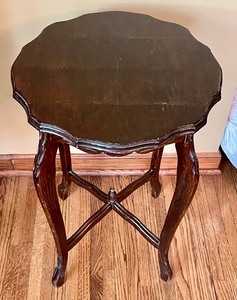 lot 174 image: Petite Vintage Wooden Accent Table