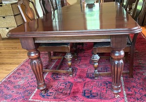 lot 184 image: Vintage Dining Room Table and 5 Needlepoint Chairs