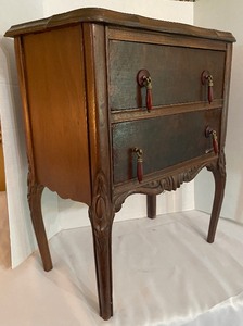 lot 186 image: Vintage 2 Drawer Accent Table