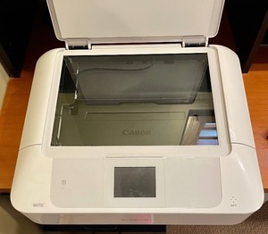 lot 189 image: Canon Pixma Printer and 4 New Ink Cartridges