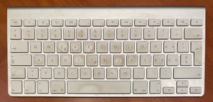 lot 190 image: Apple Desktop, Keyboard and Mouse