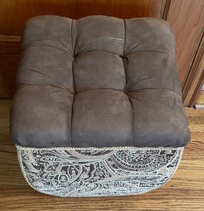 lot 195 image: Decorative Upholstered Ottoman