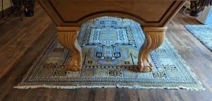 lot 88 image: Gorgeous Hand Knotted Wool Area Rug