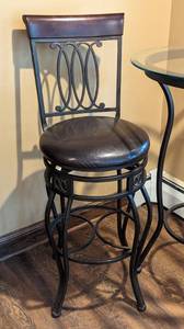 lot 89 image: Elegant Glass Topped Pub Table and Stools