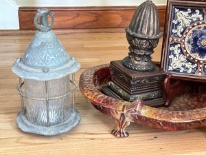 lot 160 image: Variety of Home Decor Items