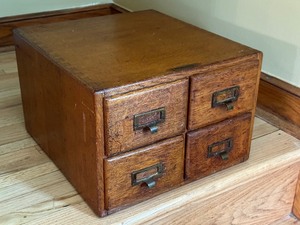 lot 161 image: Vintage Wooden Desk Top Four Drawer Card File Holder