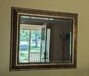 lot 114 image: Decorative Gold Wall Mirror