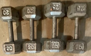 lot 204 image: 2, 5, 10, 20 and 25 Pound Weights