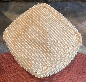 lot 207 image: Pretty Poof