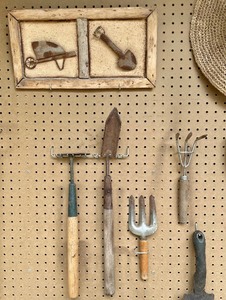 lot 218 image: Garden Goodies