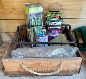 lot 220 image: Planting Pots and Seeds