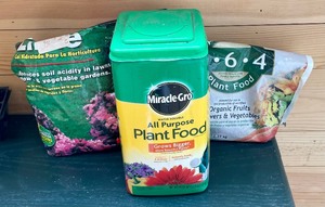 lot 221 image: Pretty Pots and Planting Products