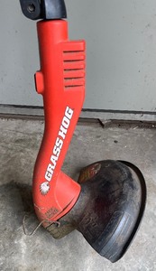 lot 231 image: Black & Decker Grass Hog Trimmer  Edger