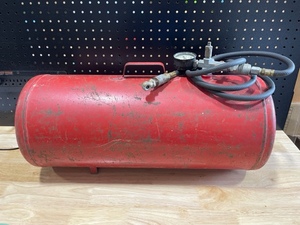 lot 16 image: Portable Air Tank