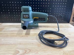 lot 35 image: Black & Decker Orbital Sander