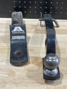 lot 46 image: Receiver Hitches
