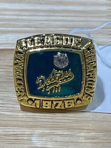 lot 22 image: 1978 Dodgers NL Championship Replica Ring
