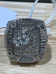 lot 24 image: 2010 Chicago Blackhawks Toews Championship Replica Ring