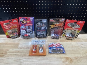 lot 41 image: Assorted Nascar Die Cast Cars