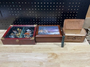 lot 55 image: Jewelry Boxes