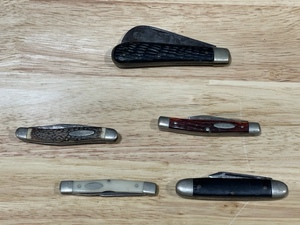 lot 62 image: Vintage Pocket Knives