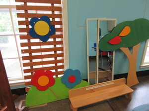 lot 805 image: KIDS ROOM DECOR