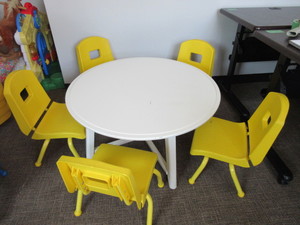 lot 823 image: KIDDIE TABLE AND CHAIR SET