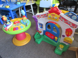 lot 828 image: FISHER PRICE AND BRIGHT STARTS ACTIVITY STATIONS